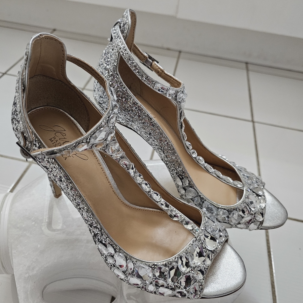 JEWEL by BADGLEY MISCHKA Conroy Stiletto Heels, Silver Embellished Sz 7.5 NWOT